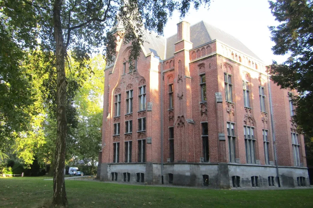 Kasteel van Tieghem de ten Berghe, Belgium
